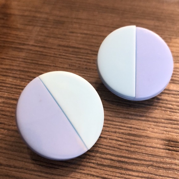 Vintage Clip Earrings Two Tone Blue Plastic Circle Button Earrings - Picture 9 of 9